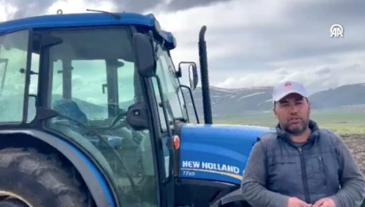 Ardahan’da tarlasına traktörüyle “Aile Yılı” yazdı