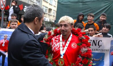 Avrupa şampiyonu milli halterci Yusuf Fehmi Genç’e coşkulu karşılama