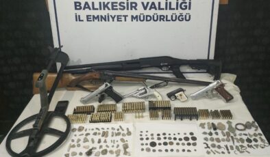 Balıkesir’de ruhsatsız silah ve tarihi eser operasyonu