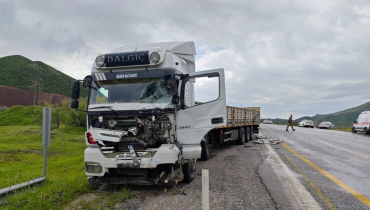 Bitlis’te tır ile minibüs çarpıştı! 1 ölü, 2 yaralı