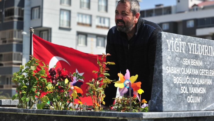 Bursa’da 17 yaşında kaybettiği oğlunun mezarı başından ayrılmıyor