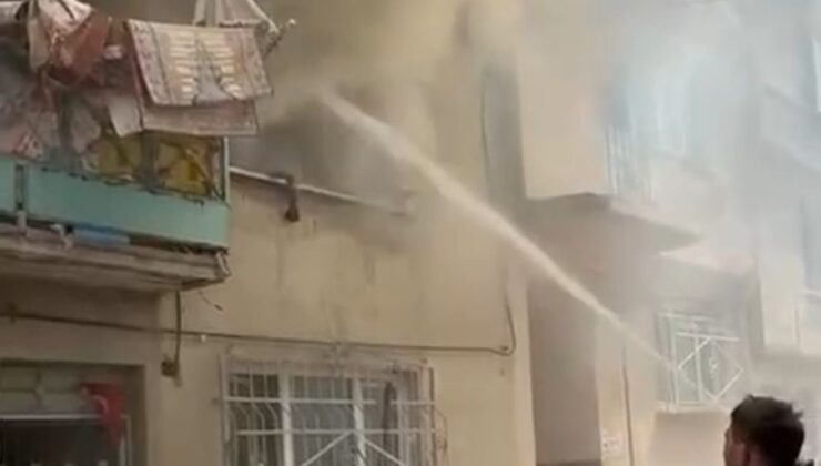 Bursa’da 2 katlı binada yangın çıktı