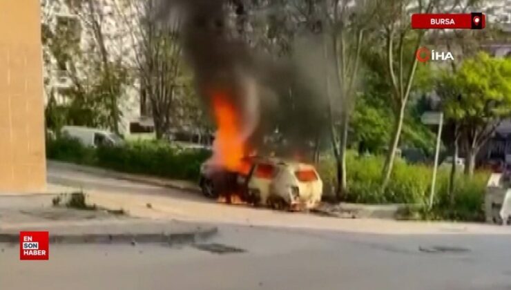 Bursa’da park halindeki otomobil alev topuna döndü