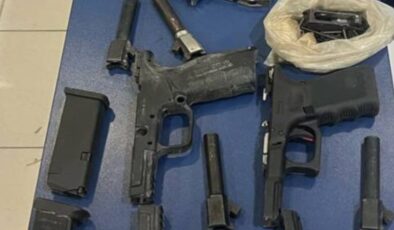 Büyükçekmece’de polisin durdurduğu kişinin evinden cephanelik çıktı