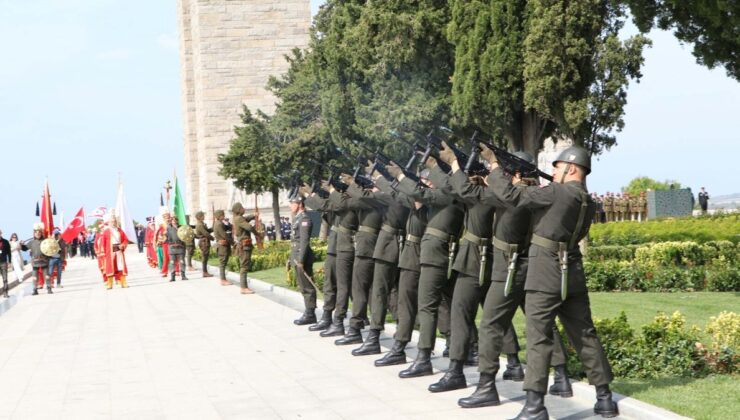 Çanakkale Kara Savaşları’nın 110’uncu yıl dönümünde şehitler anıldı