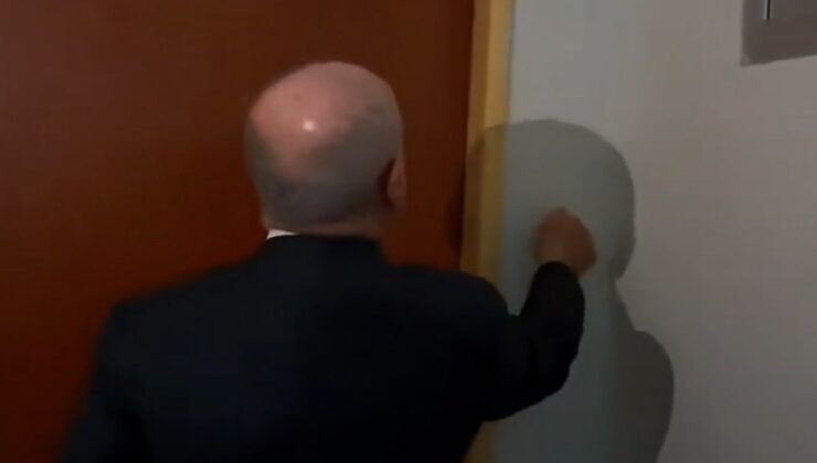 CHP’li Büyükçekmece Belediye Başkanı Hasan Akgün, duvarlara vurarak hasar kontrolü yaptı