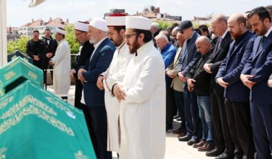 Cumhurbaşkanı Erdoğan Arapça öğretmeninin cenaze namazına katıldı