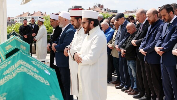 Cumhurbaşkanı Erdoğan Arapça öğretmeninin cenaze namazına katıldı