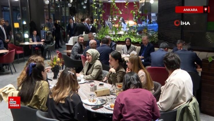 Cumhurbaşkanı Erdoğan, kafede vatandaşlarla sohbet etti