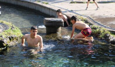 Diyarbakır’da çocukların süs havuzu sezonu başladı