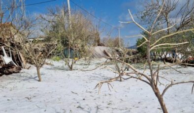 Dolu yağışı Antalya’yı beyaza bürüdü