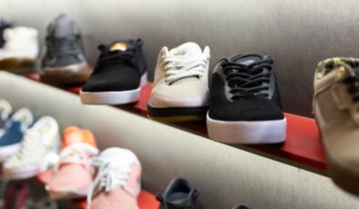 Dünyaca ünlü 3 ayakkabı markasında “domuz derisi” tespiti