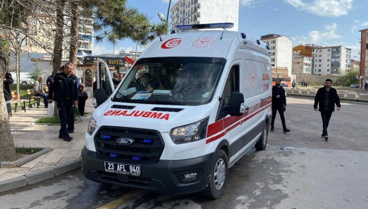Elazığ’da husumetlisini cadde ortasında bıçakla yaraladı