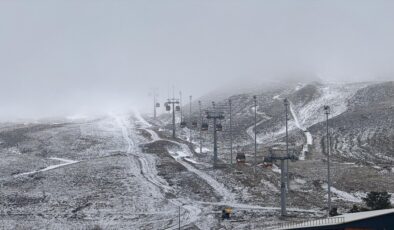 Erciyes’e nisan ayında kar yağdı