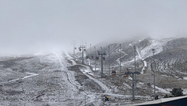 Erciyes’e nisan ayında kar yağdı