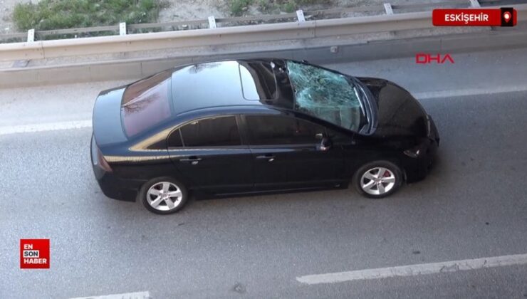 Eskişehir’de polisten kaçarken üst geçitten atlayan adam otomobilin üzerine düştü