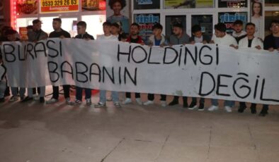 Fenerbahçe’ye protestolu karşılama: Ali Koç’a pankart açtılar