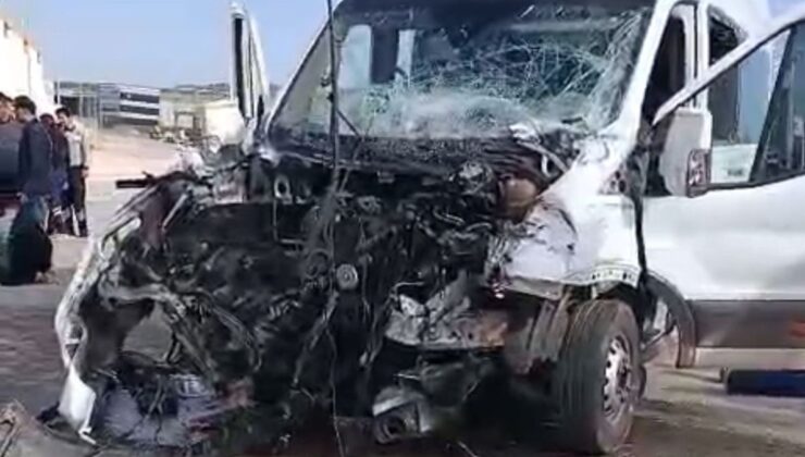 Gaziantep’te işçi servisi ile tır çarpıştı: 9 yaralı
