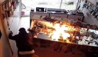 Giresun’da cep telefonu bataryası tamir sırasında alev aldı