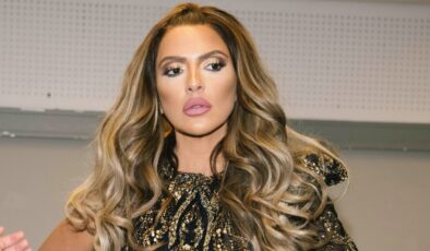 Hadise pankartı beğendi! Hayranını hemen yanına çağırdı