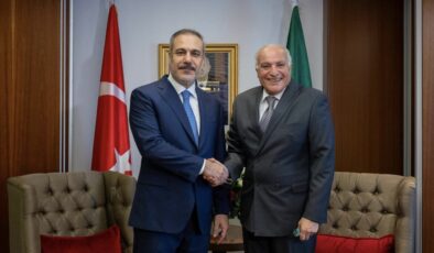 Hakan Fidan, Cezayirli mevkidaşı Attaf ile bir araya geldi