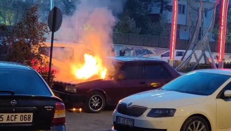 Hakkari’de park halindeki arabadan alevler yükseldi