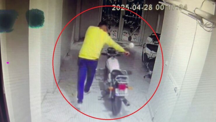 Hatay’da çaldığı motosikletle tıplarken balkonda asılı ceketi de üzerine giydi
