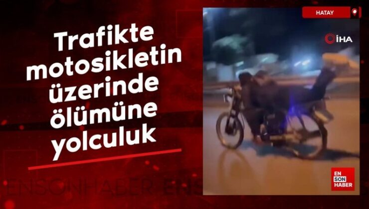 Hatay’da trafikte motosikletin üzerinde ölümüne yolculuk