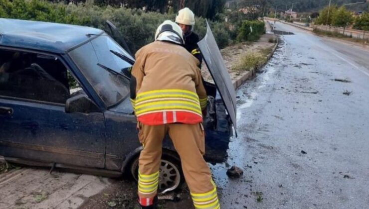 Hatay’daki kazada Tofaş hurdaya döndü