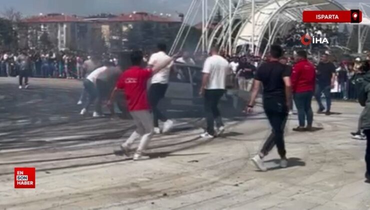 Isparta’da modifiye festivalinde drift atan Tofaş alev aldı