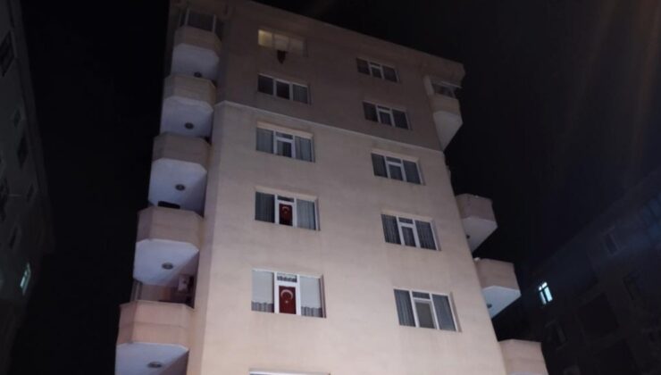 İstanbul Kadıköy’de balkon çöktü: Bina tahliye edildi