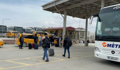 İstanbul’a sığınan afetzedeler deprem korkusuyla memleketlerine dönüş yolculuğunda