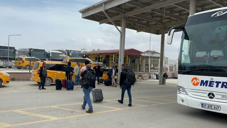 İstanbul’a sığınan afetzedeler deprem korkusuyla memleketlerine dönüş yolculuğunda