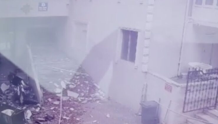 İstanbul’da depremde binanın duvarları yıkıldı