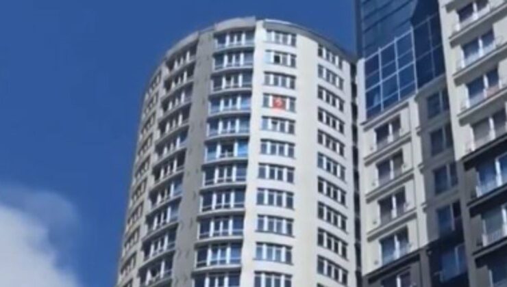 İstanbul’da depremde rezidansın sallanma anları