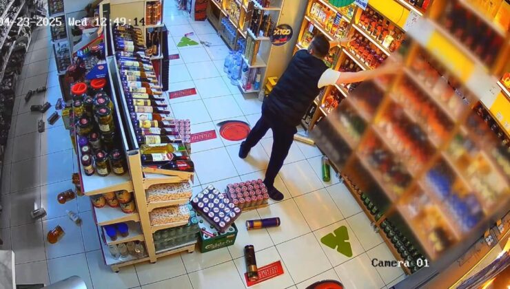 İstanbul’da depremden kaçmak yerine raflardaki ürünleri tuttu