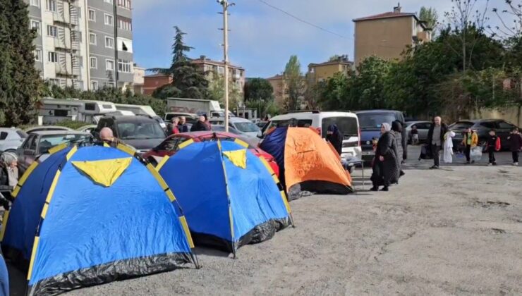 İstanbul’da depremin ardından parklarda çadır hazırlığı