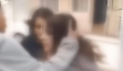 İstanbul’da genç kızı sıkıştırıp darbettiler