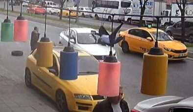 İstanbul’da karşıdan karşıya geçmek isterken savruldu