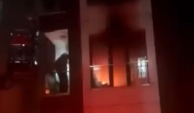 İstanbul’da yangın çıkan ev küle döndü