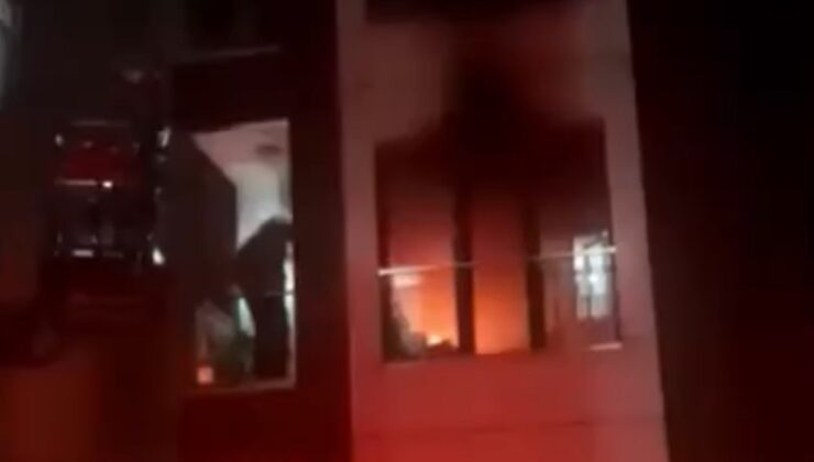 İstanbul’da yangın çıkan ev küle döndü