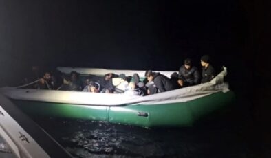 İzmir açıklarında 22 düzensiz göçmen kurtarıldı