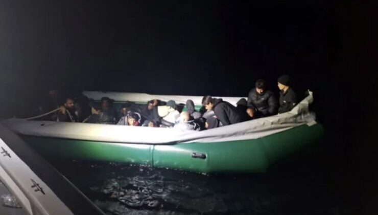 İzmir açıklarında 22 düzensiz göçmen kurtarıldı