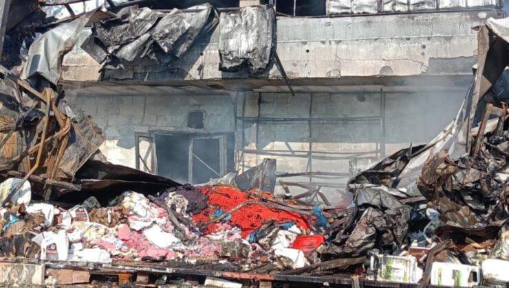 İzmir’de tarım marketinde çıkan yangın paniğe neden oldu