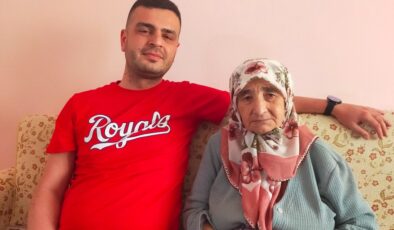 İzmir’de yaşlı kadını tuzağa düşürüp, dolandırdılar