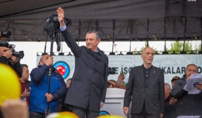 Kadıköy’de Özgür Özel ve DEM heyeti Çav Bella’ya eşlik etti