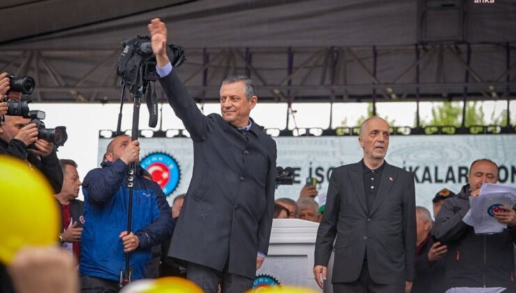 Kadıköy’de Özgür Özel ve DEM heyeti Çav Bella’ya eşlik etti