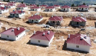 Kahramanmaraş’ta köy evlerinin yapımı sürüyor
