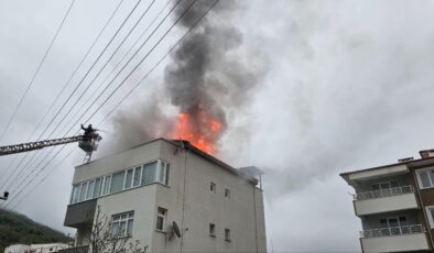 Kastamonu’da çatıdan alevler yükseldi