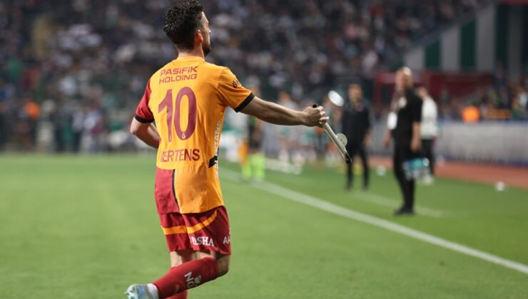 Konyaspor – Galatasaray maçında sahaya demir parçası atıldı!